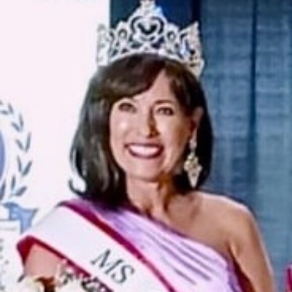 Meet your Posher, Liz - Picture 1 of 1